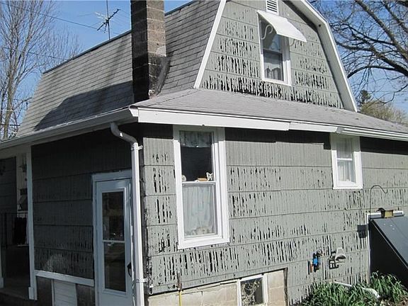 4th image of 44 Curtiss Ave