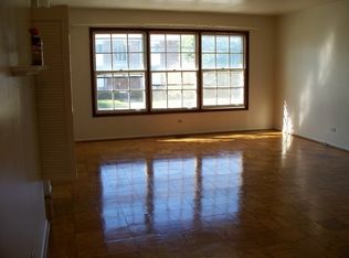 1124 Surrey Dr, Glen Ellyn, IL 60137