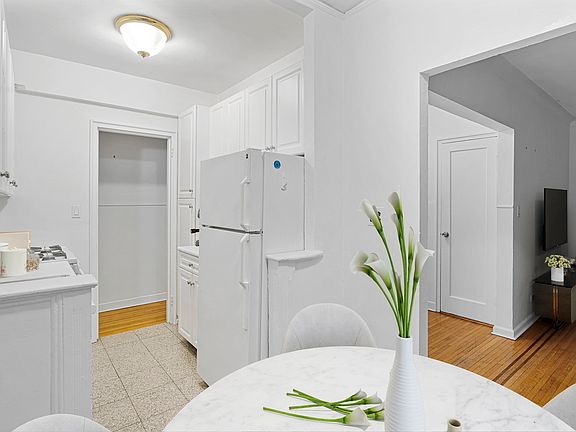 5th image of 1410 York Ave #1GG