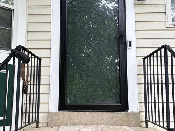 913 Flores St, Capitol Heights, MD 20743