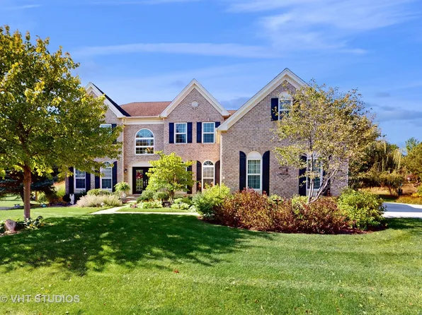 3503 Links Ct, Elgin, IL 60124