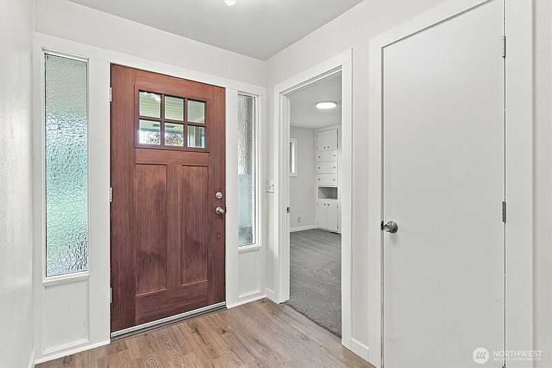 5th image of 102 E Adams Avenue