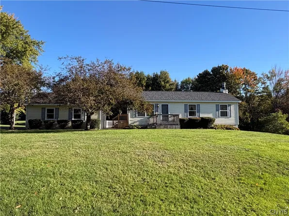 2 Pangborn Rd, Central Square, NY 13036