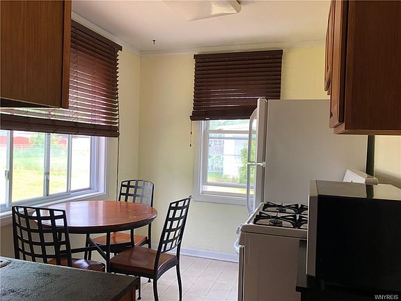 3rd image of 372 Woodstock Ave