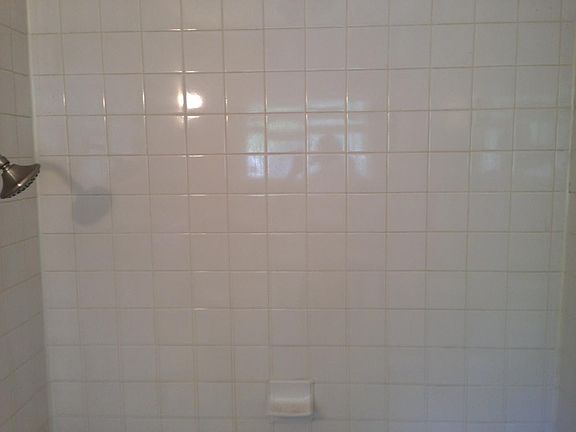 5th image of 605 Royal Crest Dr