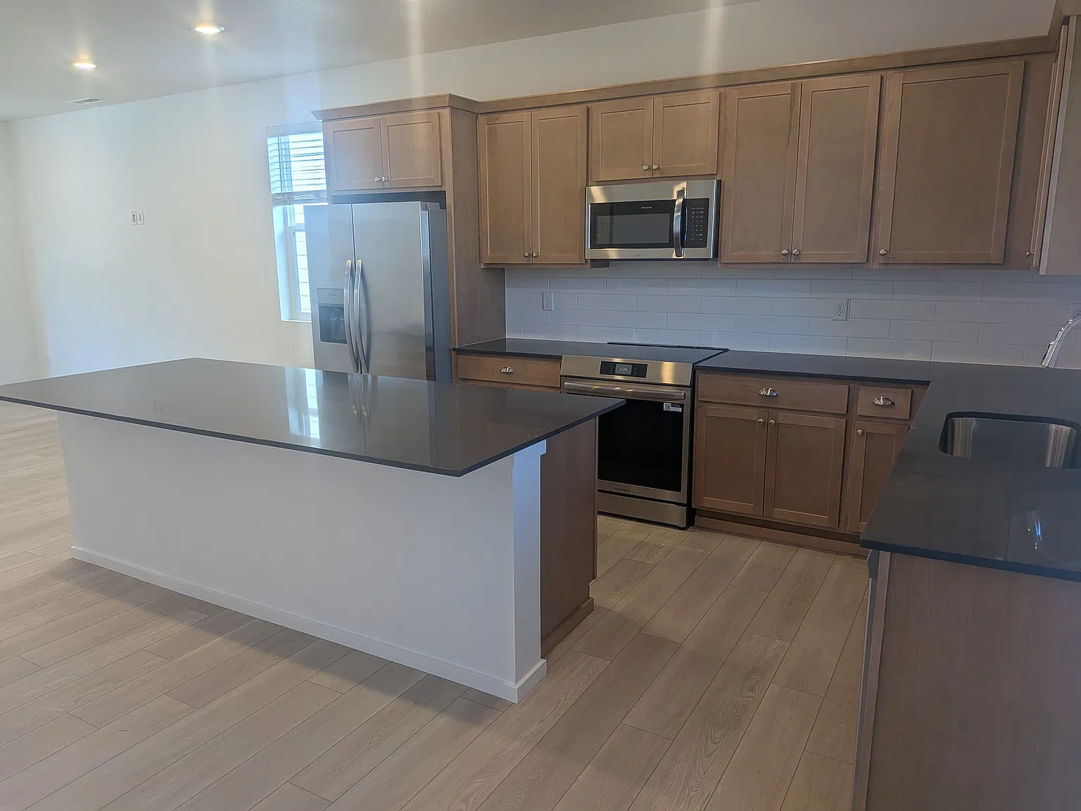 3 bed, 2.5 bath, 1656 sqft, $2,900 — Photo 4