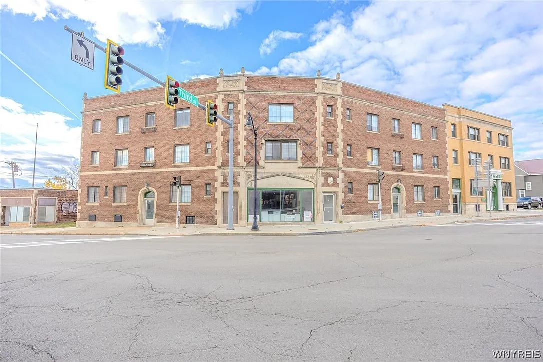 1 bed, 1.0 bath, 650 sqft, $1,050 — Photo 2