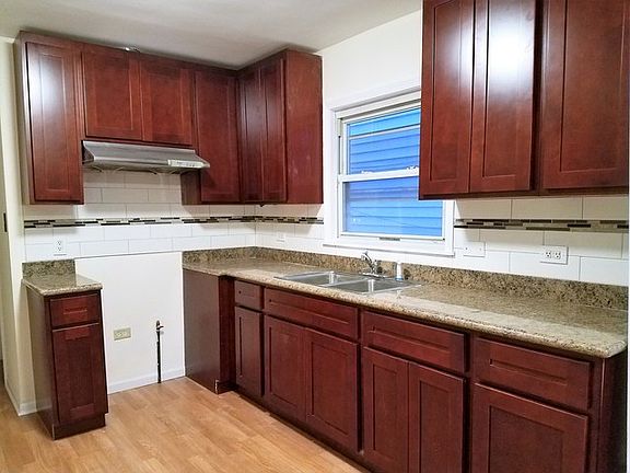 2nd image of 4614 S Sacramento Ave