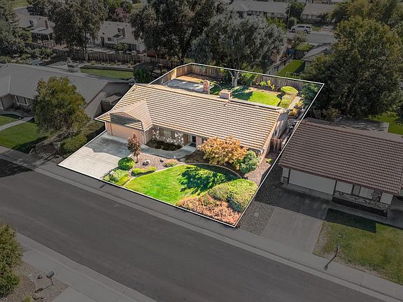 2nd image of 8956 Lansdowne Ct