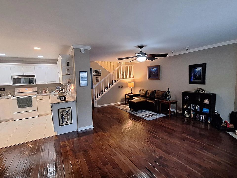 1st image of 699 Ascot Dr