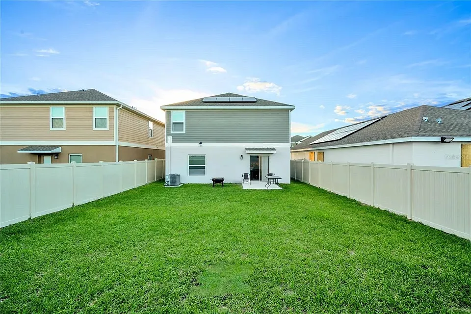 4 bed, 2.5 bath, 1893 sqft, $2,300 — Photo 4