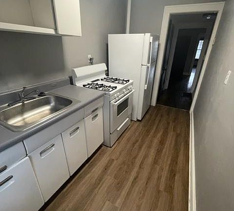 4th image of 5033 Troost Ave