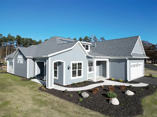 679 Bayshore Dr, Holland, MI 49424
