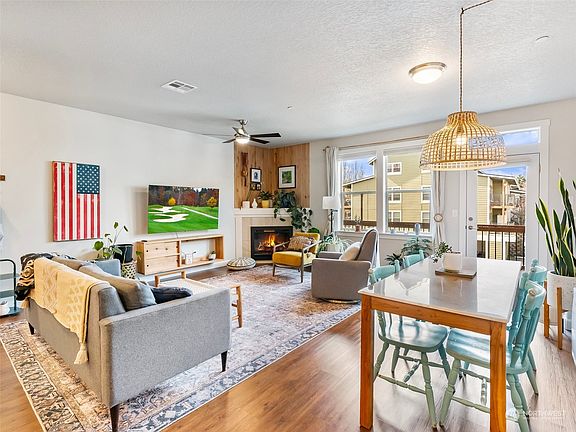 4th image of 127 Loganberry Court