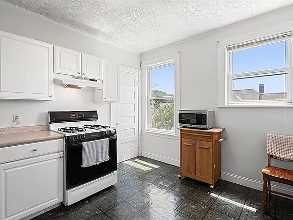 5th image of 228-230 Euclid Ave #3