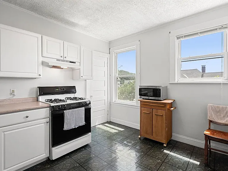 228-230 Euclid Ave #3 — Photo 4