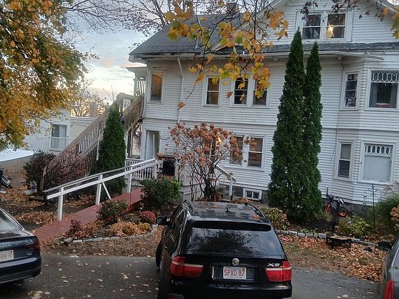 5th image of 156 Summer St