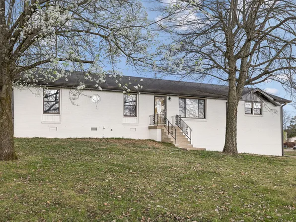 171 New Shackle Island Rd, Hendersonville, TN 37075