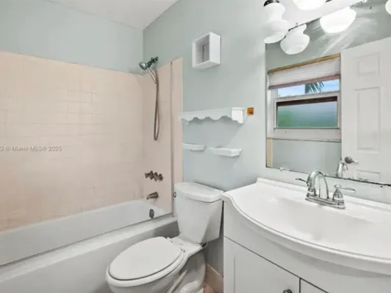 5911 NE 14th Ln — Photo 11