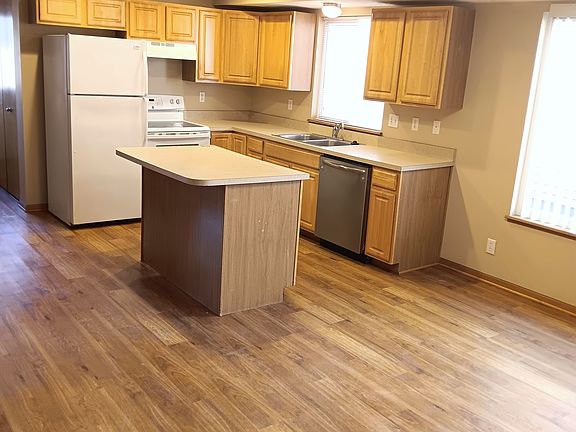 2nd image of 1522 W B Ct