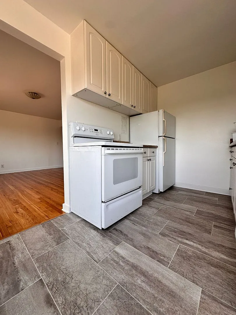 Evanston Court Apartments — Photo 3