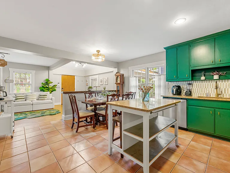 315 W Benson St — Photo 21