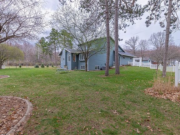 4th image of 840 Summit Avenue