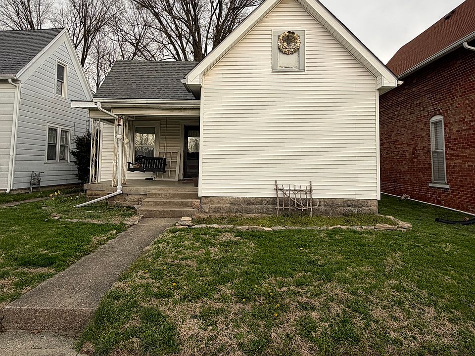 1st image of 218 E 10th St