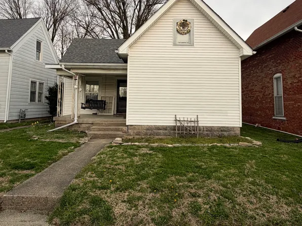 218 E 10th St, Rushville, IN 46173