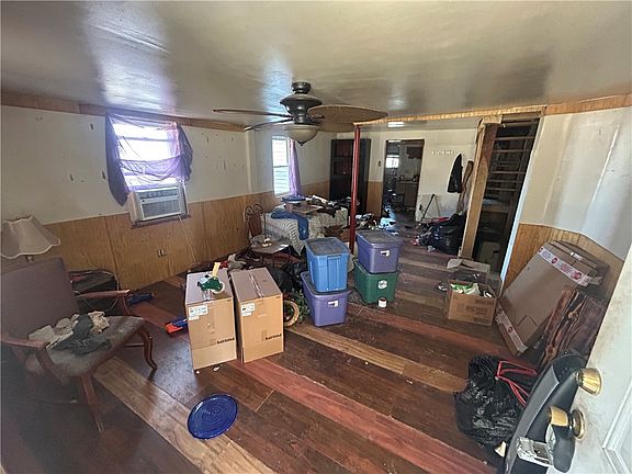 2nd image of 322 2nd St