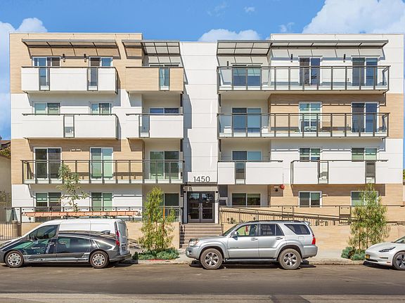 3rd image of 1450 S Barrington Ave #Penthouse 5-4