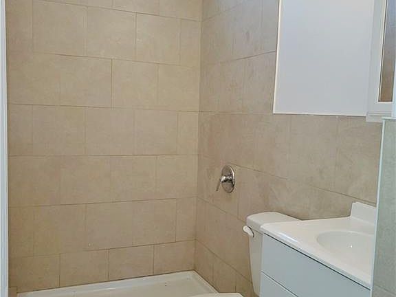 5th image of 309 Bacon St