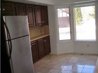 6352 Greenway Dr SE, Grand Rapids, MI 49546