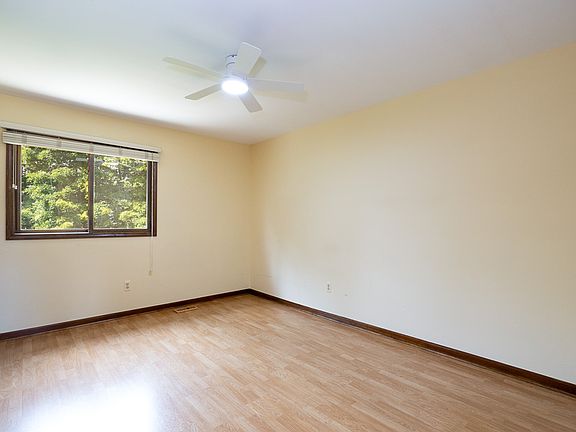 3rd image of 6275 Fairbrook Ct