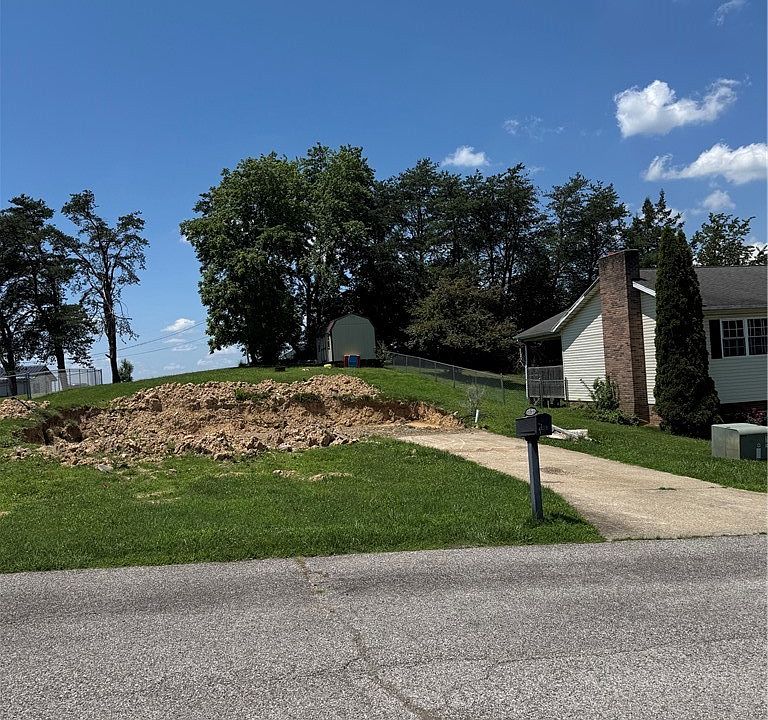 1st image of 418 Carriage Way