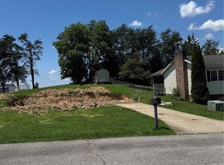418 Carriage Way, Hurricane, WV 25526