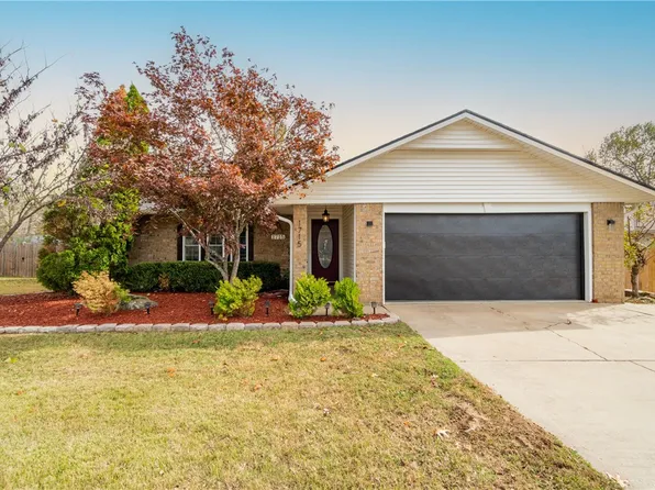 1715 S 15th St, Rogers, AR 72758