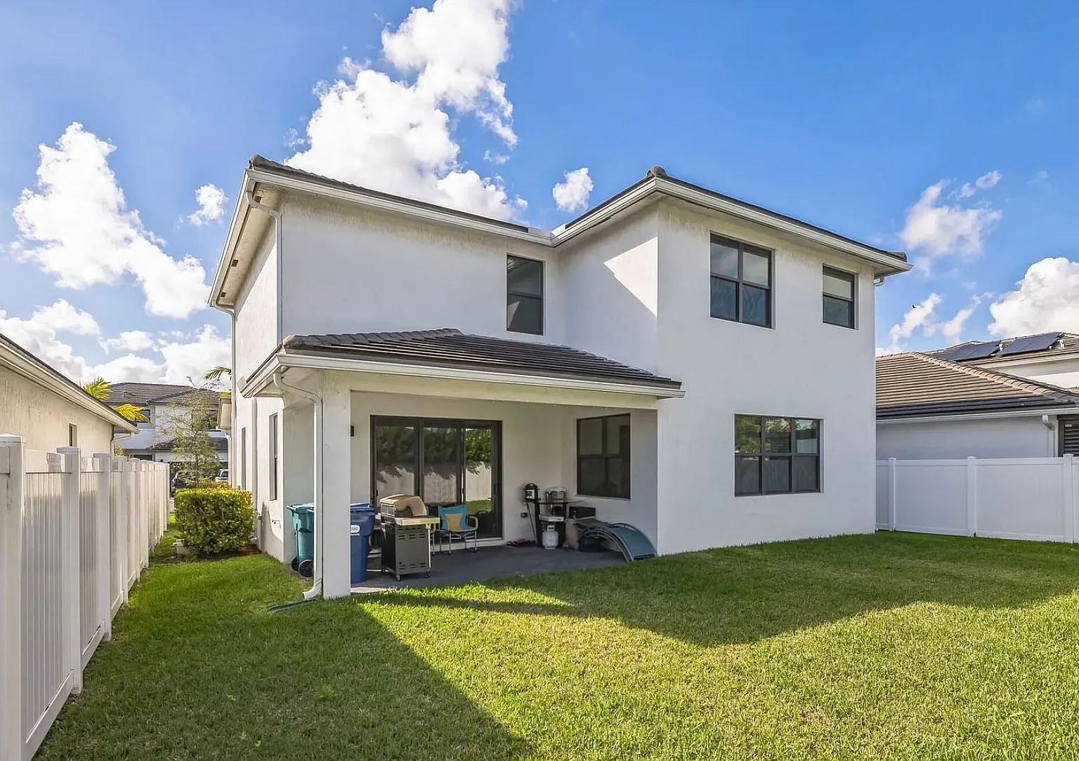 4 bed, 2556 sqft, $4,300 — Photo 3
