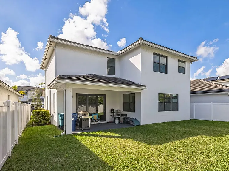 23233 SW 107th Pl — Photo 3