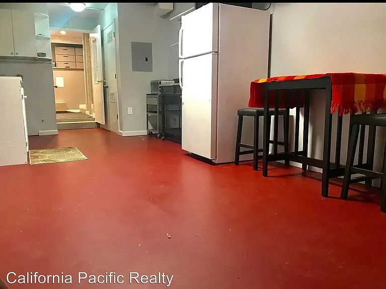 23 Rebecca Ln — Photo 2