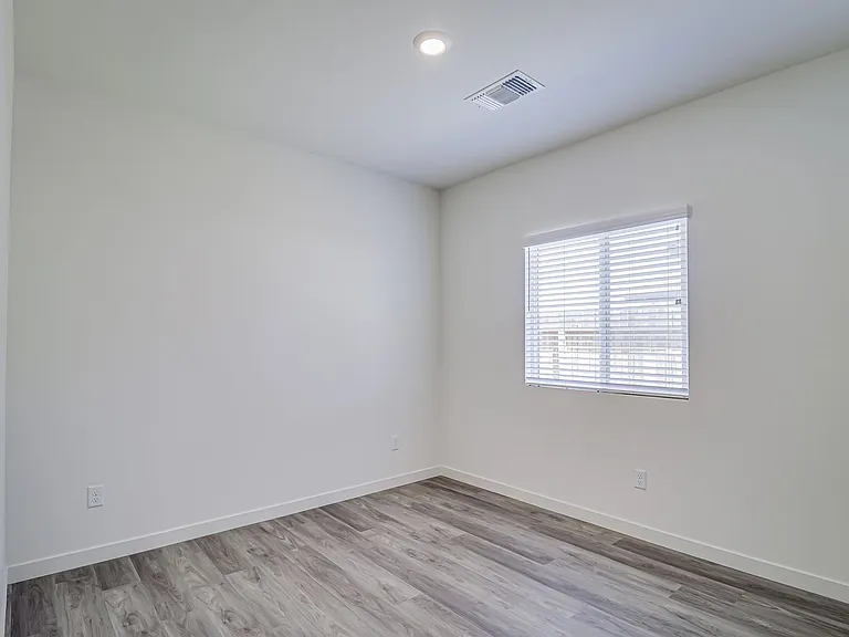 15017 Maryvale Ave — Photo 15