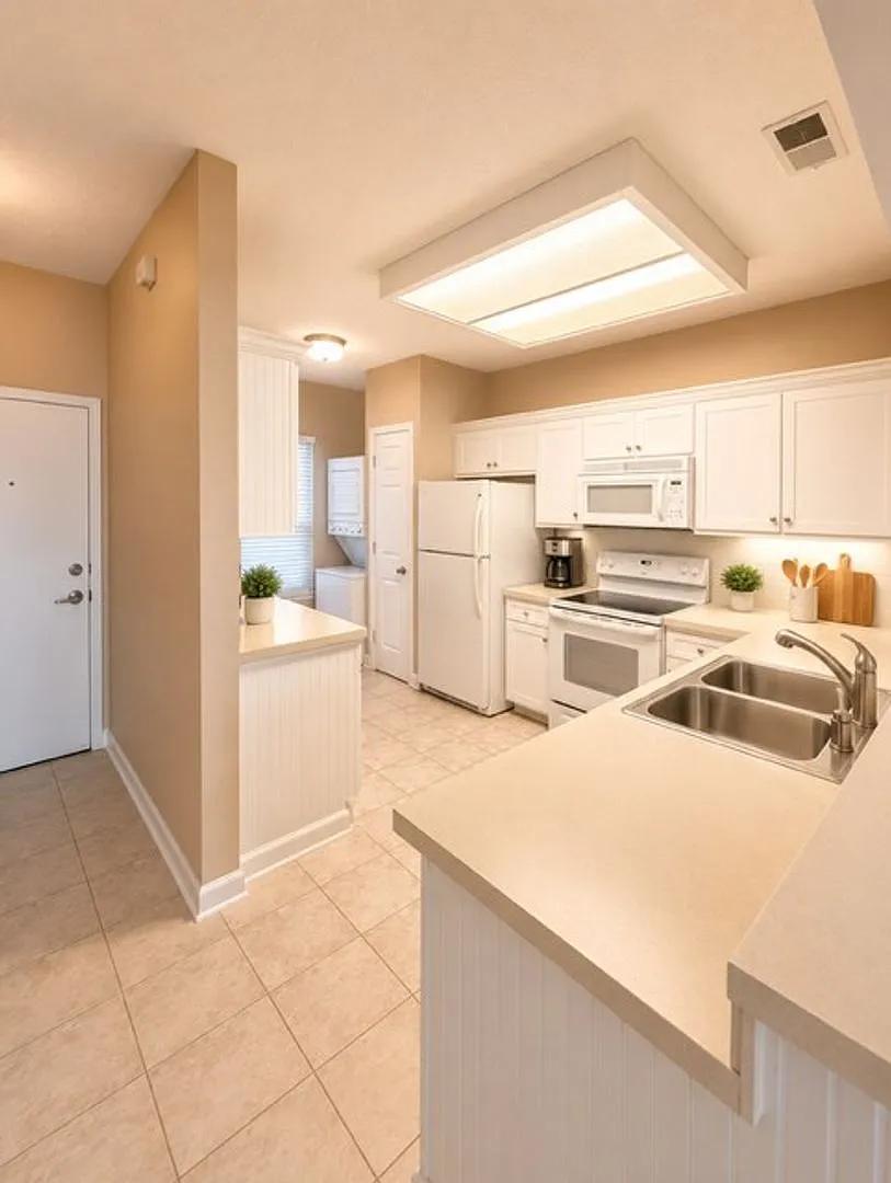 Harbour Point Condos — Photo 3