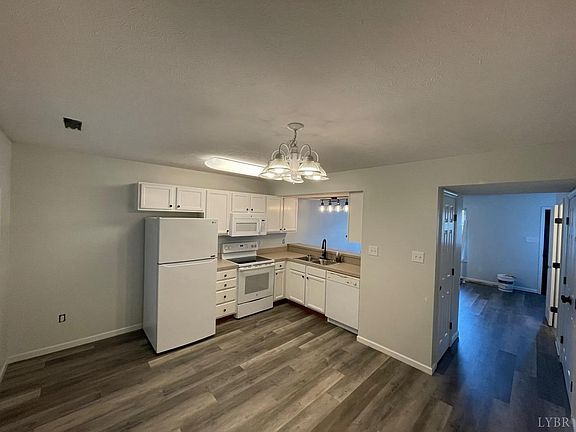 4th image of 108 Old Tavern Cir