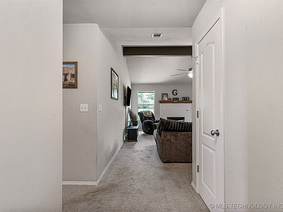 5th image of 19412 Holly Ct