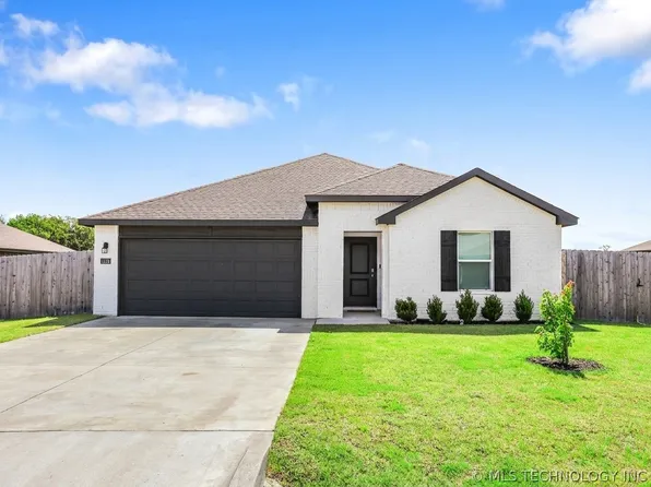 1124 N Arapahoe Ave, Chouteau, OK 74337