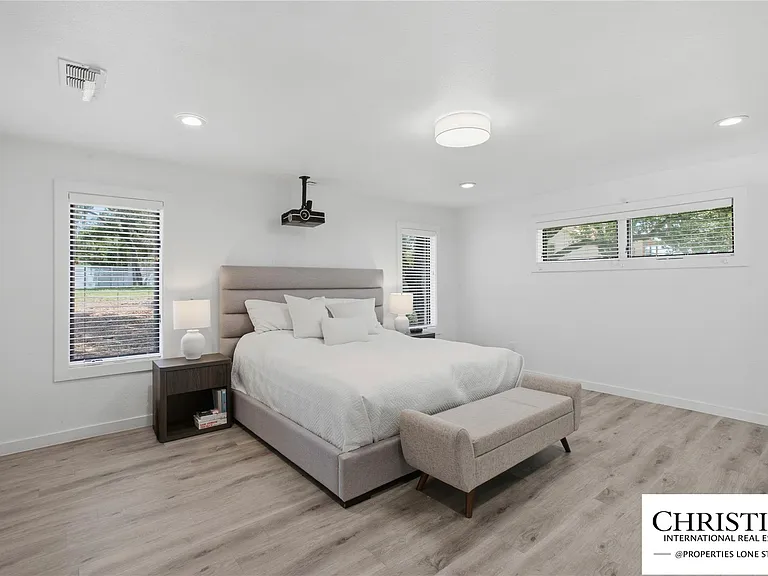 8901 Grandview Dr — Photo 21