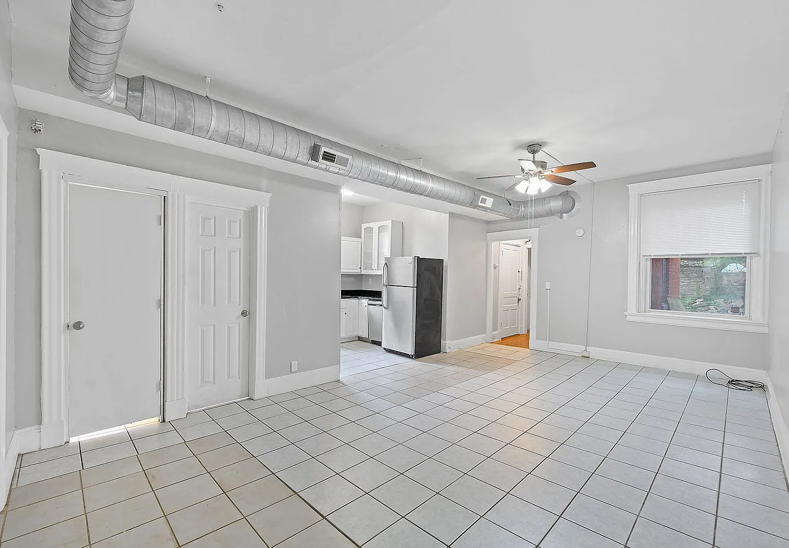 4 bed, 1.5 bath, 966 sqft, $1,880 — Photo 4