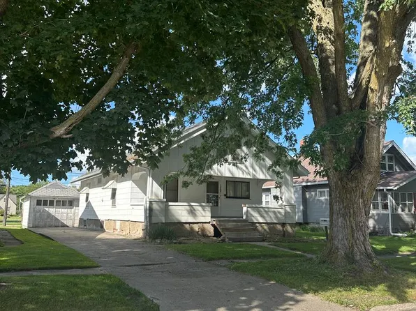 122 E Pleasant St, Rockwell City, IA 50579