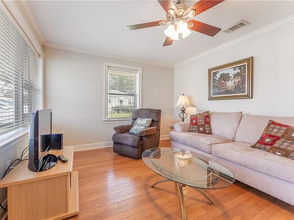 4th image of 2233 Plaza Dr