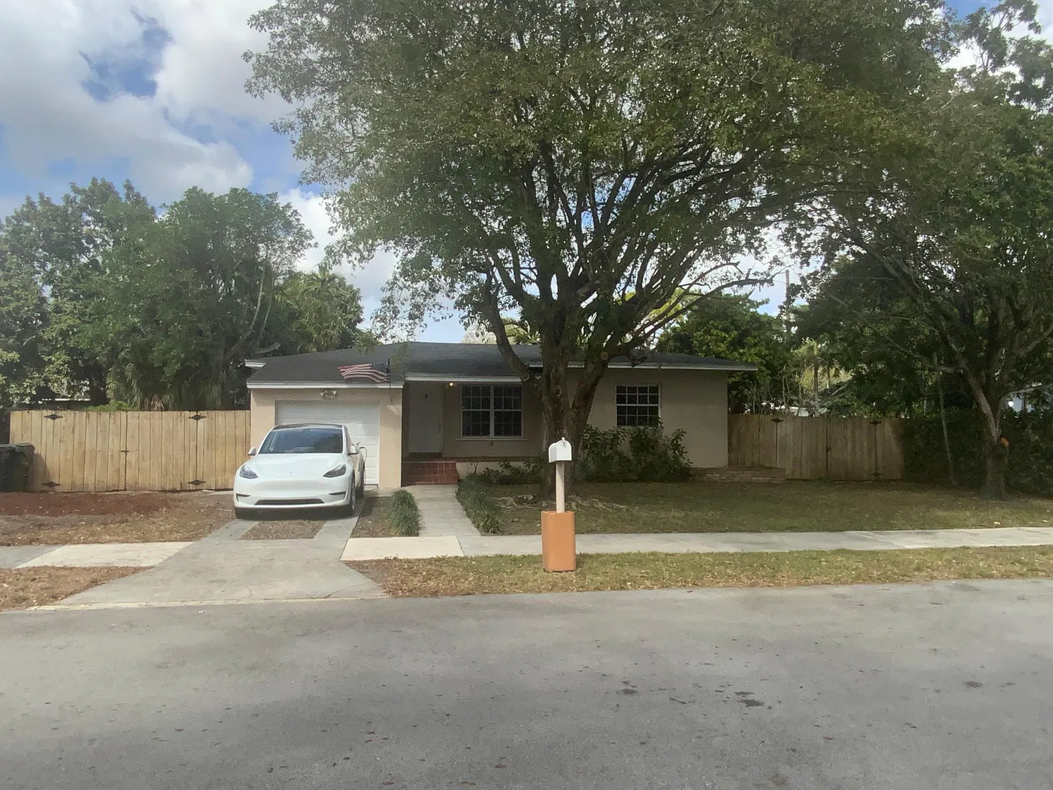 2 bed, 1319 sqft, $3,900 — Photo 1